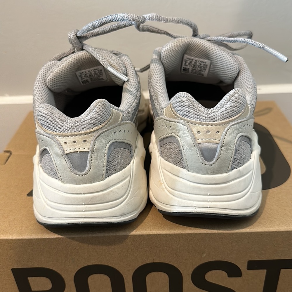 Yeezy boost 700 Cream - Picture 3 of 3